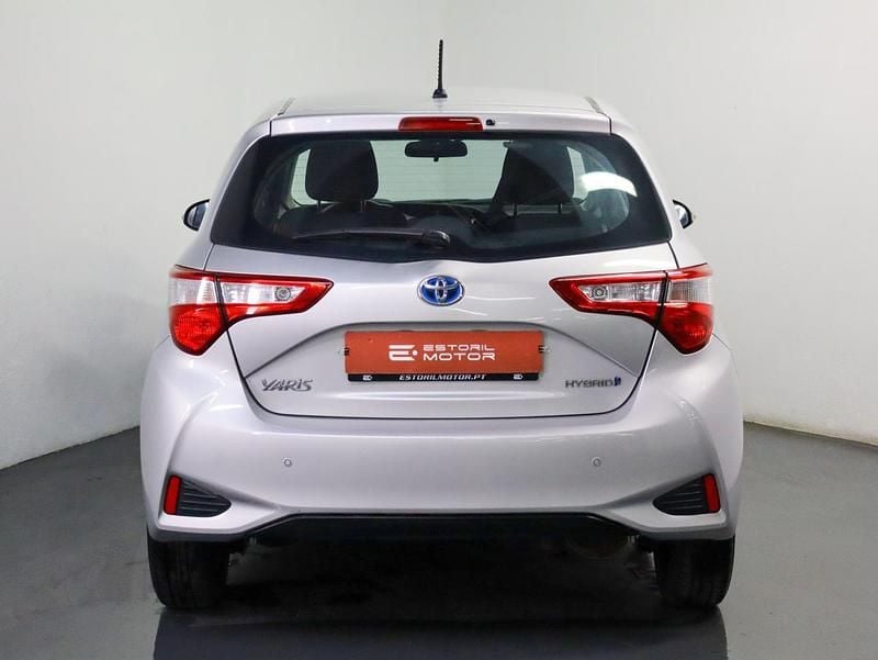 Usado Toyota Yaris Hybrid Active 100 HP (73 kW) 2019 Cinza