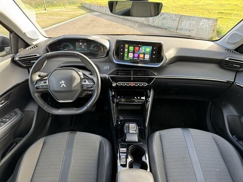 Usado Peugeot e-208 Allure 100 kW (136 HP) 2022 Citadino