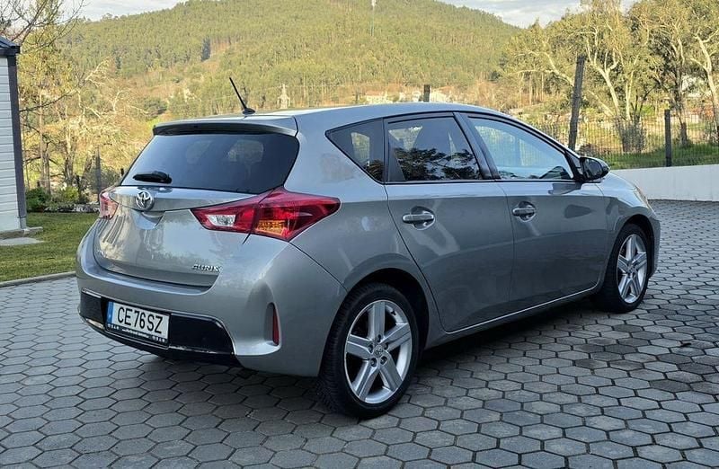 Usado Toyota Auris 90 HP (66 kW) 2013 Sedan