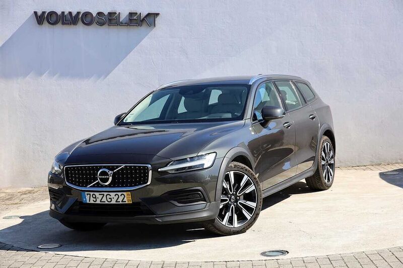 Cinzento Usado 2020 Volvo V60 CC Carrinha | € 29.800 - Imagem 1/4