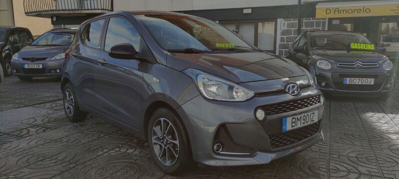 Cinza Usado 2020 Hyundai i10 Comfort Citadino | € 10.500 (Preço justo) - Imagem 1/4