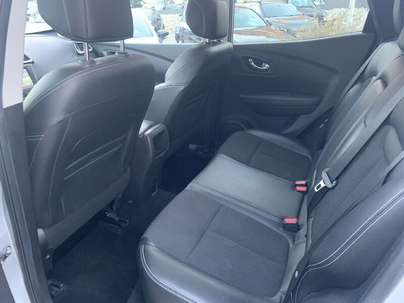 Usado Renault Kadjar Intens 110 HP (80 kW) 2017 Cinzento SUV