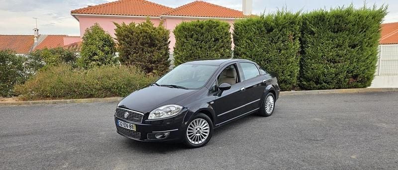 Usado 2007 Fiat Linea Sedan | € 2.750 - Imagem 1/4