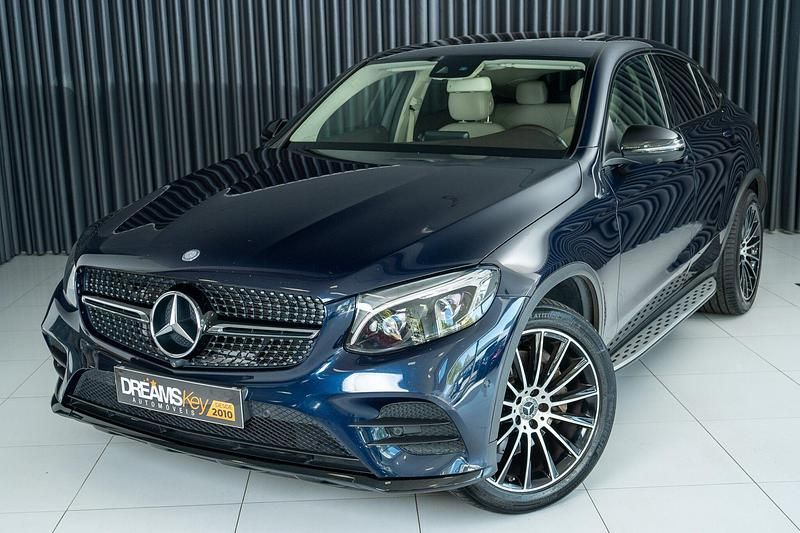 Azul Usado 2017 Mercedes GLC250 AMG line Coupé | € 35.700 - Imagem 1/4