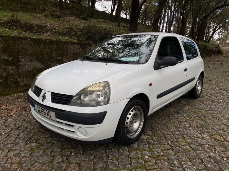 Usado Renault Clio II 65 HP (47 kW) 2004 Branco