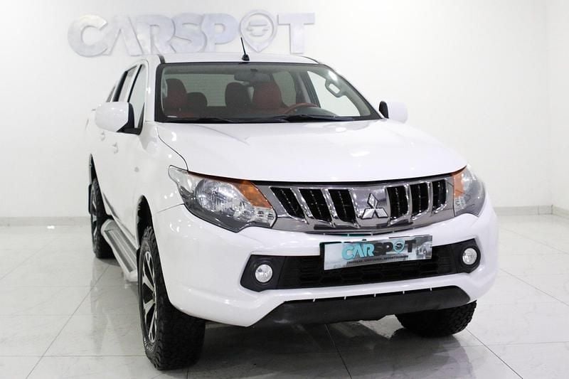 Branco Usado 2023 Mitsubishi L Intense Carrinha | € 27.980 - Imagem 1/4
