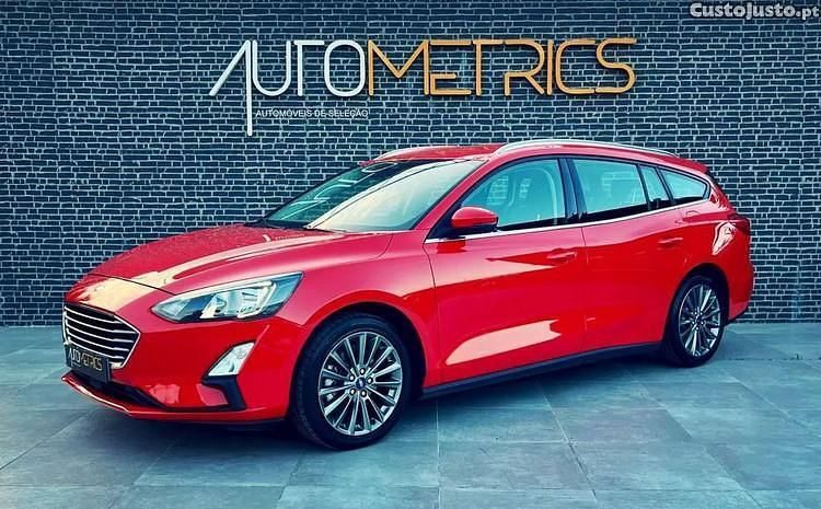 Vermelho Usado 2019 Ford Focus Trend+ Sedan | € 14.900 (Preço justo) - Imagem 1/1