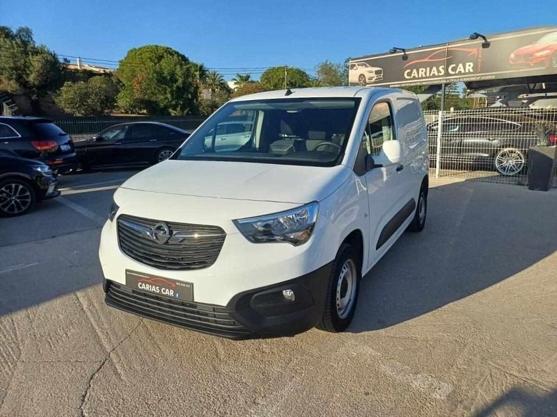 Branco Usado 2019 Opel Combo Monovolume | € 18.990 - Imagem 1/4