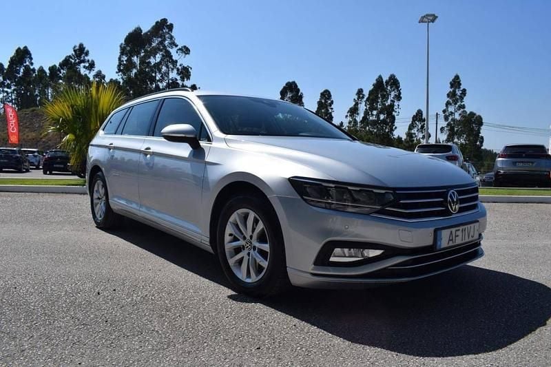 Cinzento Usado 2021 VW Passat Carrinha | € 22.900 (Preço justo) - Imagem 1/4