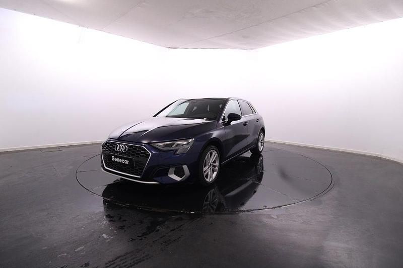 Azul Usado 2024 Audi A3 Sportback e-tron Citadino | € 30.450 (Caro) - Imagem 1/4