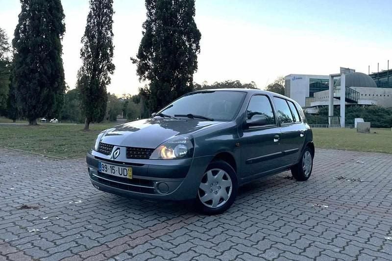Cinzento Usado 2002 Renault Clio II Citadino | € 3.800 (Preço elevado) - Imagem 1/4
