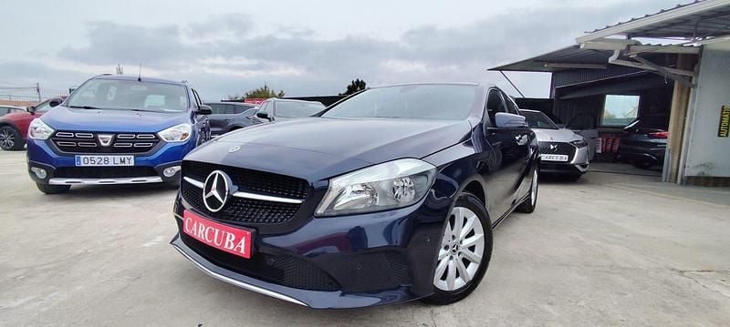 Usado Mercedes A180 Style 109 HP (80 kW) 2017 Azul