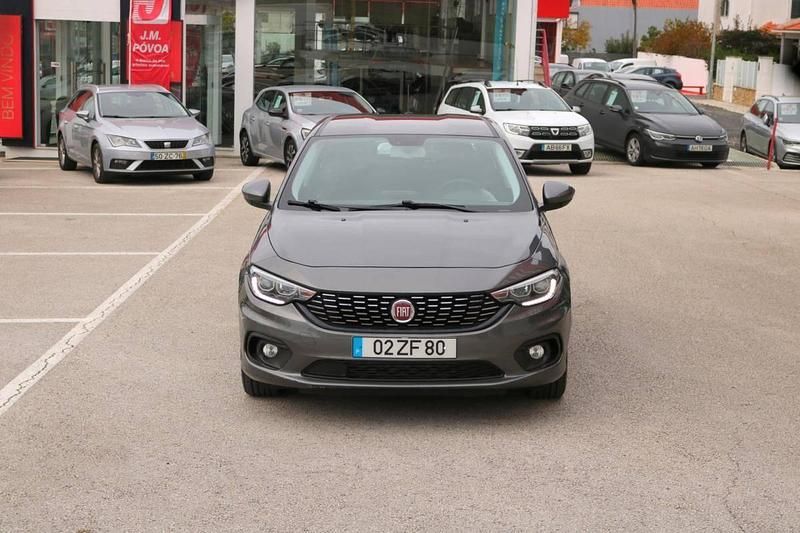 Usado Fiat Tipo 95 HP (69 kW) 2019 Cinzento