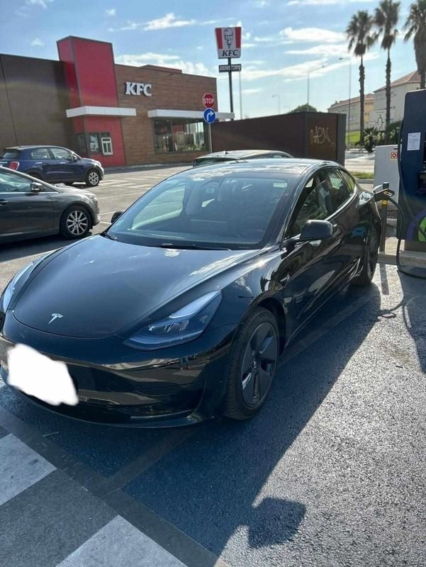 Preto Usado 2023 Tesla Model 3 Standard Range Plus Sedan | € 32.000 - Imagem 1/4