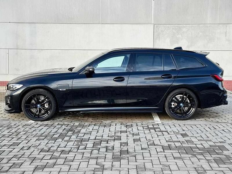 Usado BMW 330 292 HP (214 kW) 2022 Preto Sedan