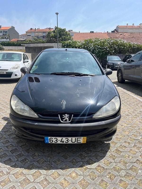 Preto Usado 2002 Peugeot 206 Citadino | € 900 (Bom preço) - Imagem 1/4