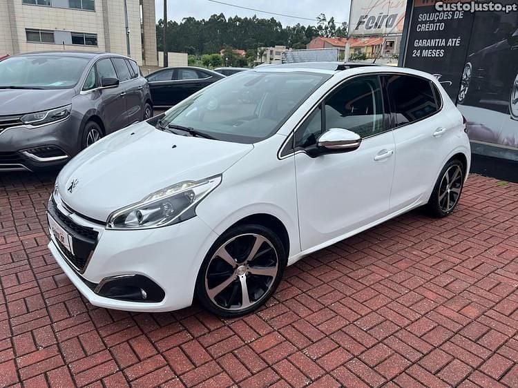 Branco Usado 2015 Peugeot 208 Allure Citadino | € 9.999 (Preço justo) - Imagem 1/1