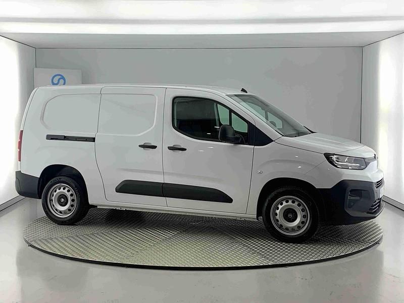 Branco Novo 2025 Citroën Berlingo Monovolume | € 22.990 - Imagem 1/4
