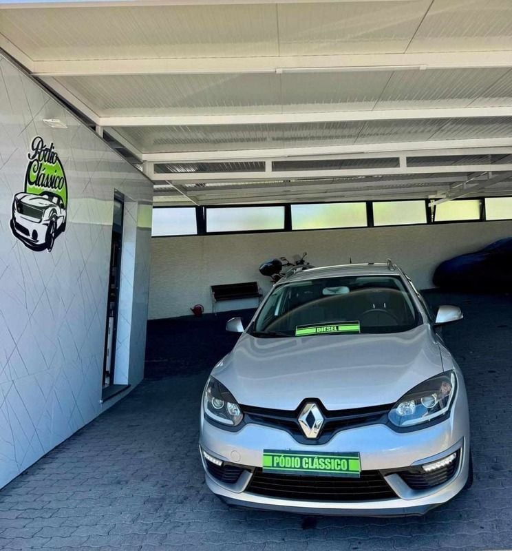 Cinzento Usado 2015 Renault Mégane III | € 13.900 (Caro) - Imagem 1/4