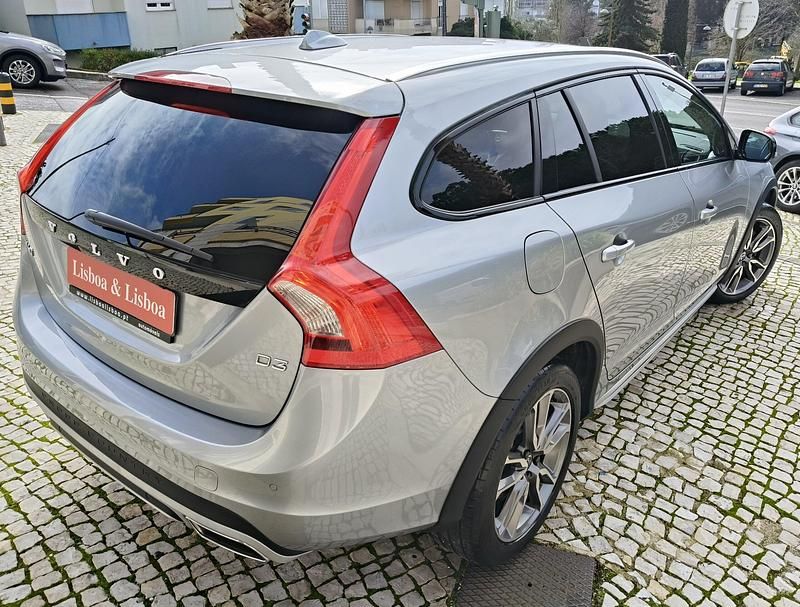 Usado Volvo V60 CC Momentum 150 HP (110 kW) 2018 Cinzento Carrinha