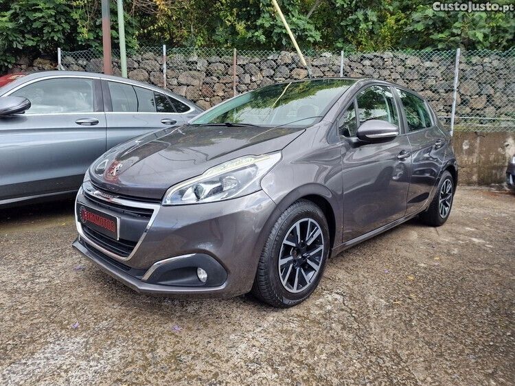 Cinza Usado 2019 Peugeot 208 Style Citadino | € 13.500 (Preço justo) - Imagem 1/1
