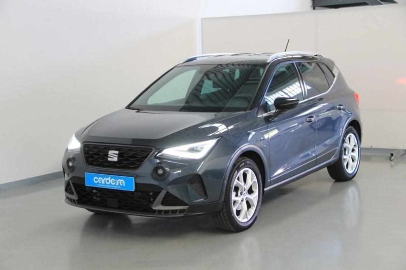 Cinzento Usado 2022 Seat Arona FR SUV | € 19.990 (Preço justo) - Imagem 1/4