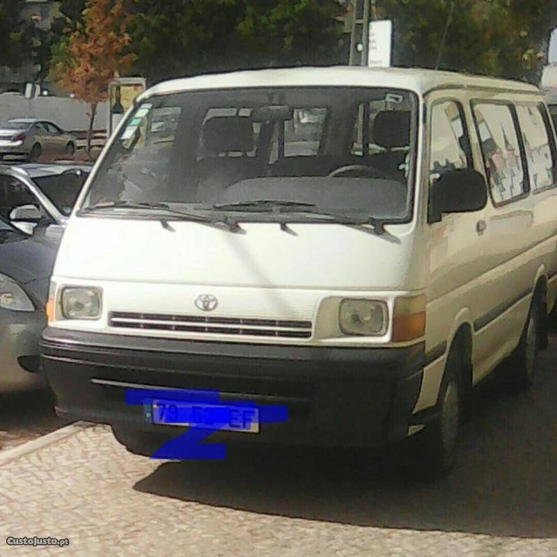 Sold Toyota HiAce 9 lugares - 94 - Carros usados para venda