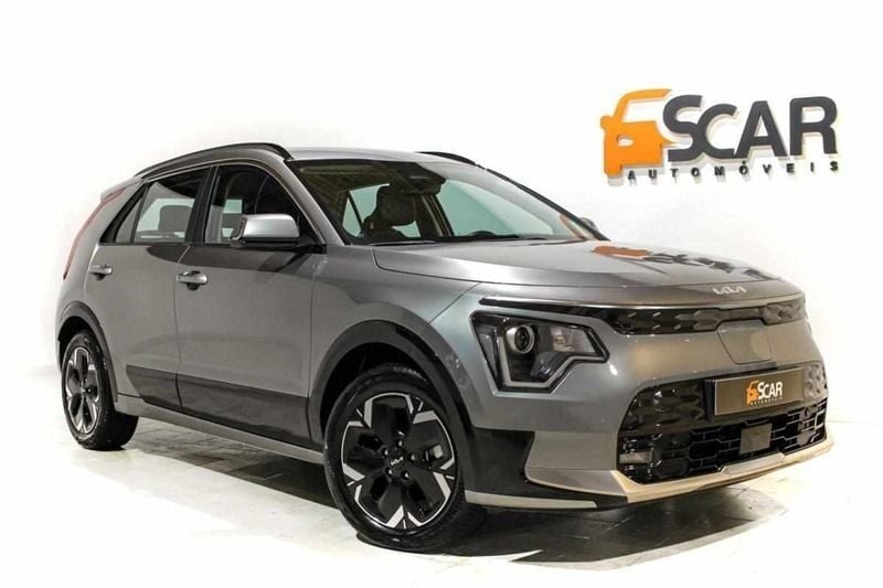 Cinzento Usado 2023 Kia e-Niro SUV | € 30.950 (Preço justo) - Imagem 1/4