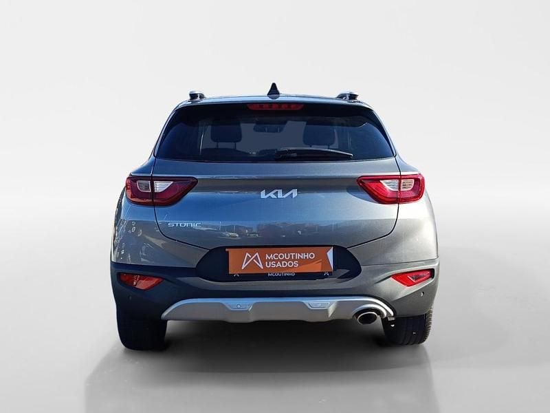 Usado Kia Stonic 84 HP (61 kW) 2024 Cinza SUV