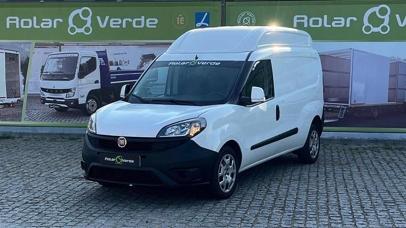 Branco Usado 2020 Fiat Doblò Monovolume | € 16.500 (Caro) - Imagem 1/4