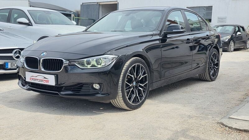 Preto Usado 2013 BMW 328 Sedan | € 22.490 - Imagem 1/4