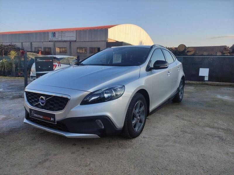 Cinza prata Usado 2014 Volvo V40 CC Momentum Carrinha | € 12.750 (Preço justo) - Imagem 1/4