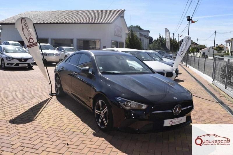 Preto Usado 2020 Mercedes CLA200 Coupé | € 37.500 - Imagem 1/4