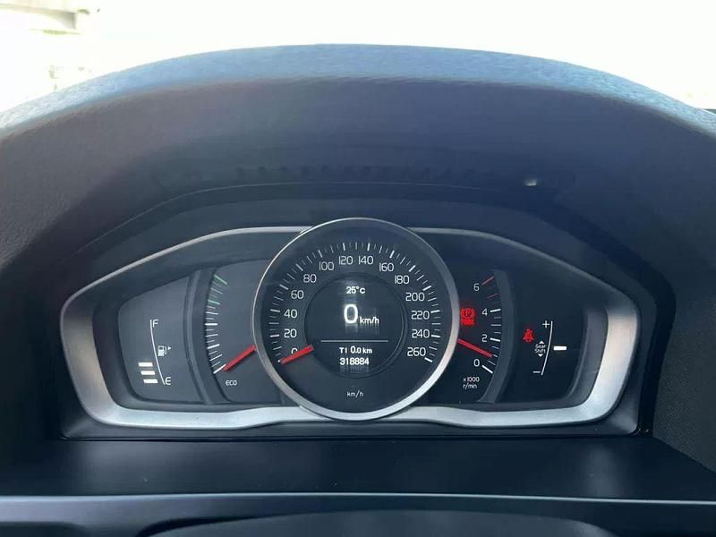 Usado Volvo V60 Momentum 120 HP (88 kW) 2015 Cinzento Carrinha