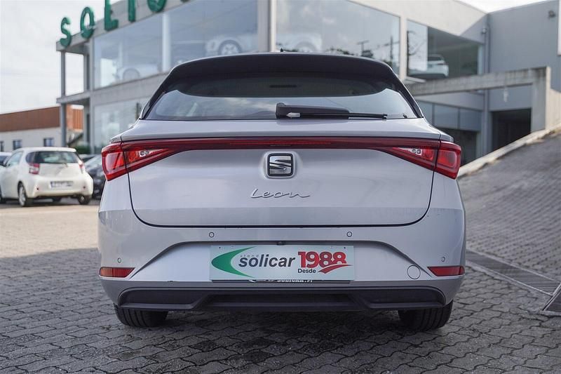 Usado Seat Leon Style 110 HP (80 kW) 2022 Cinza Carrinha