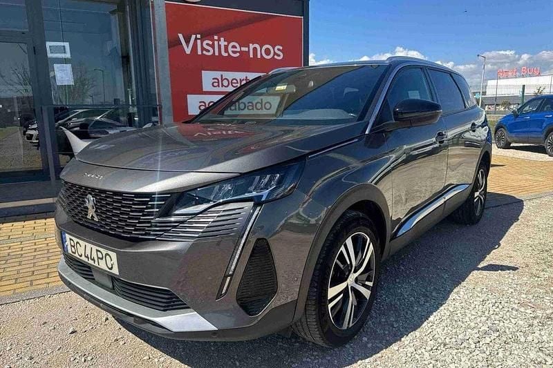 Cinzento Usado 2023 Peugeot 5008 Monovolume | € 26.300 (Preço justo) - Imagem 1/4