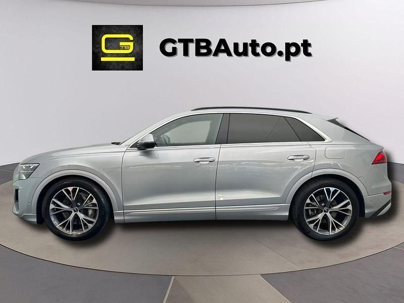 Cinza Usado 2024 Audi Q8 S-Line SUV | € 76.000 - Imagem 1/4