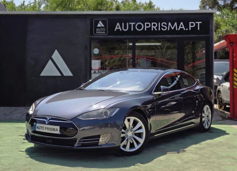 Cinzento Usado 2016 Tesla Model S Sedan | € 26.990 (Preço justo) - Imagem 1/4