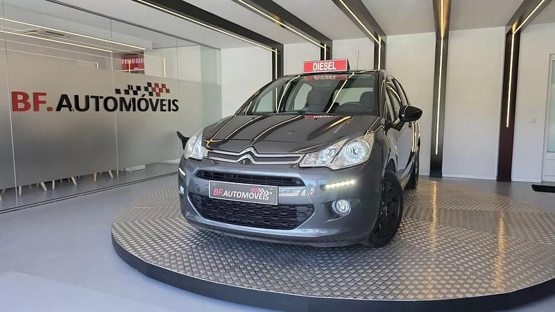 Cinzento Usado 2016 Citroën C3 Exclusive Citadino | € 9.500 (Bom preço) - Imagem 1/4