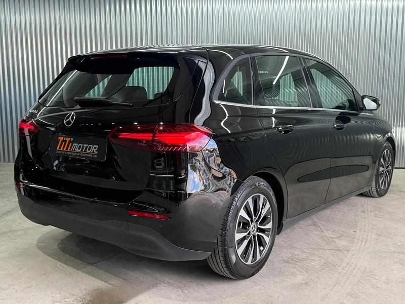 Usado Mercedes B180 116 HP (85 kW) 2023 Preto Monovolume