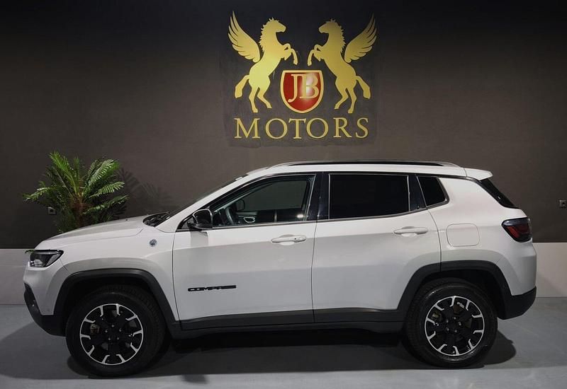 Cinza Usado 2022 Jeep Compass Trailhawk SUV | € 25.900 (Preço justo) - Imagem 1/4