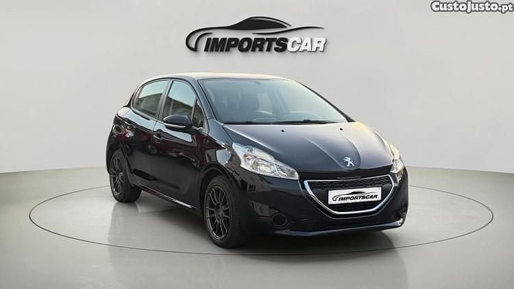 Azul Usado 2015 Peugeot 208 Active Citadino | € 8.900 (Preço justo) - Imagem 1/1