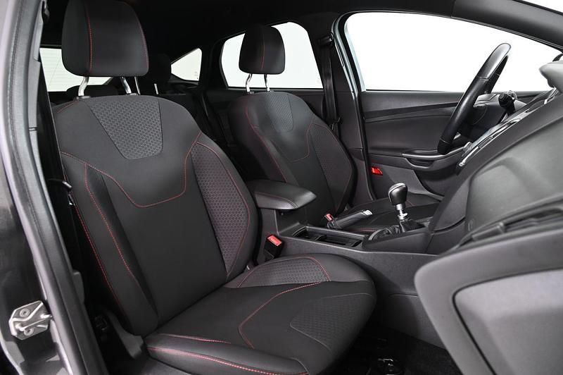 Usado Ford Focus ST-Line 125 HP (91 kW) 2017 Cinza