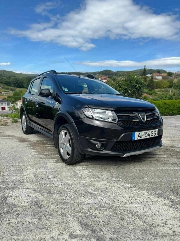 Preto Usado 2013 Dacia Sandero Citadino | € 9.000 (Preço elevado) - Imagem 1/4