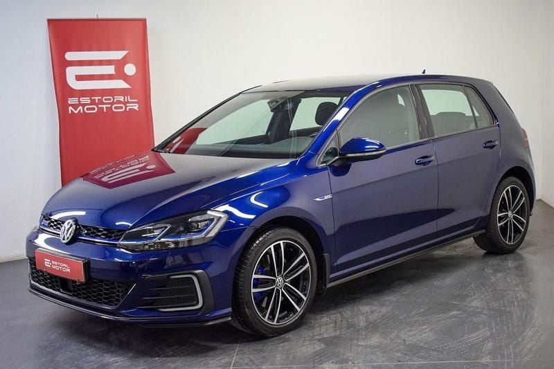Azul Usado 2020 VW Golf VIII GTE | € 23.900 (Preço justo) - Imagem 1/4
