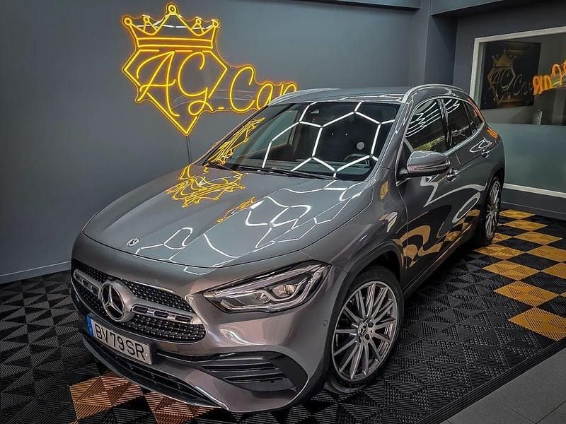 Cinza Usado 2021 Mercedes GLA200 Advanced Plus SUV | € 39.990 - Imagem 1/4