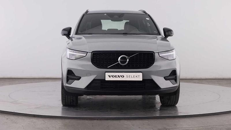 Usado Volvo XC40 129 HP (94 kW) 2024 Prateado SUV