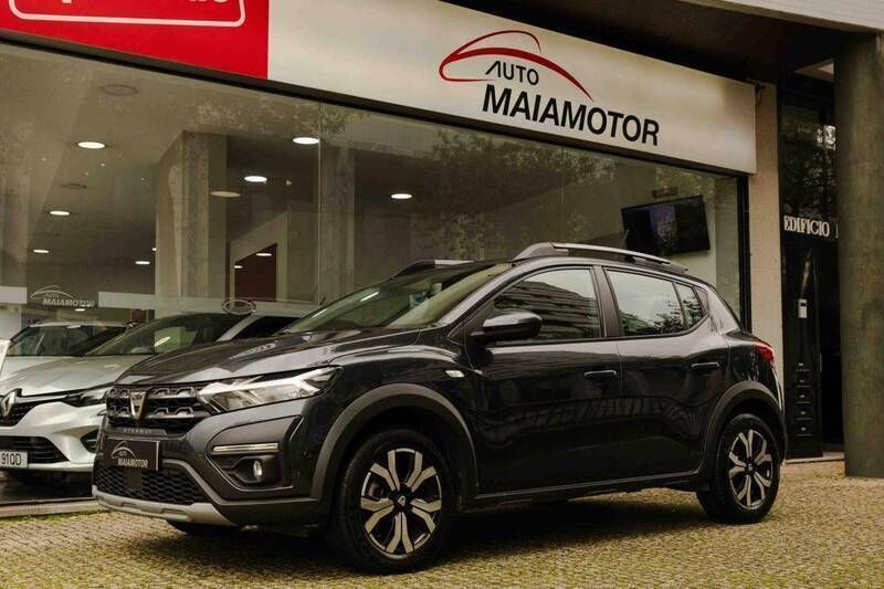 Cinza Usado 2022 Dacia Sandero Essentiel Citadino | € 15.850 (Preço justo) - Imagem 1/4