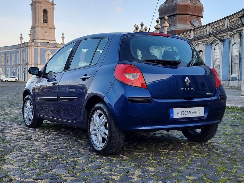 Usado Renault Clio II 75 HP (55 kW) 2006 Azul