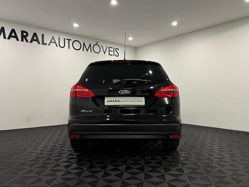 Usado Ford Focus 120 HP (88 kW) 2016 Vermelho Carrinha